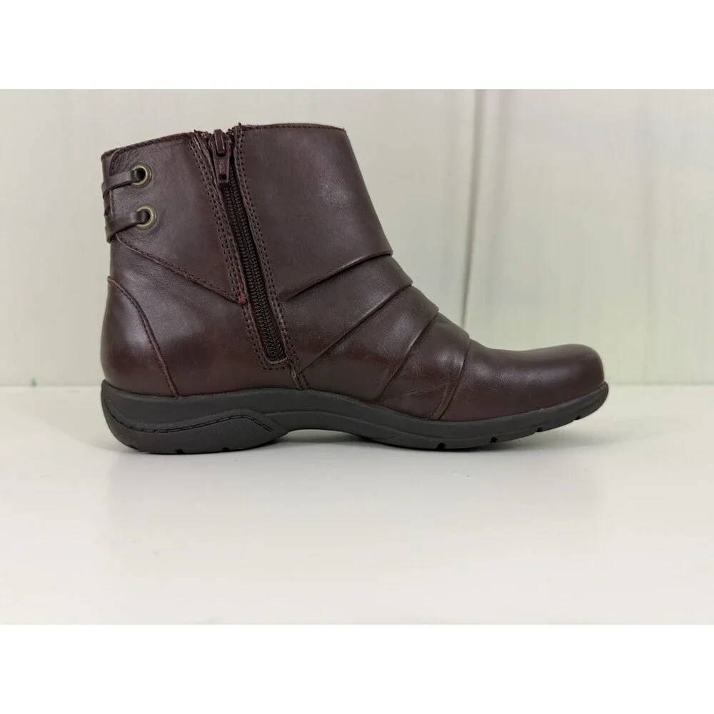 Clarks Artisan Christine Tilt Burgundy Leather Zip Ankle Booties Womens Size 7.5